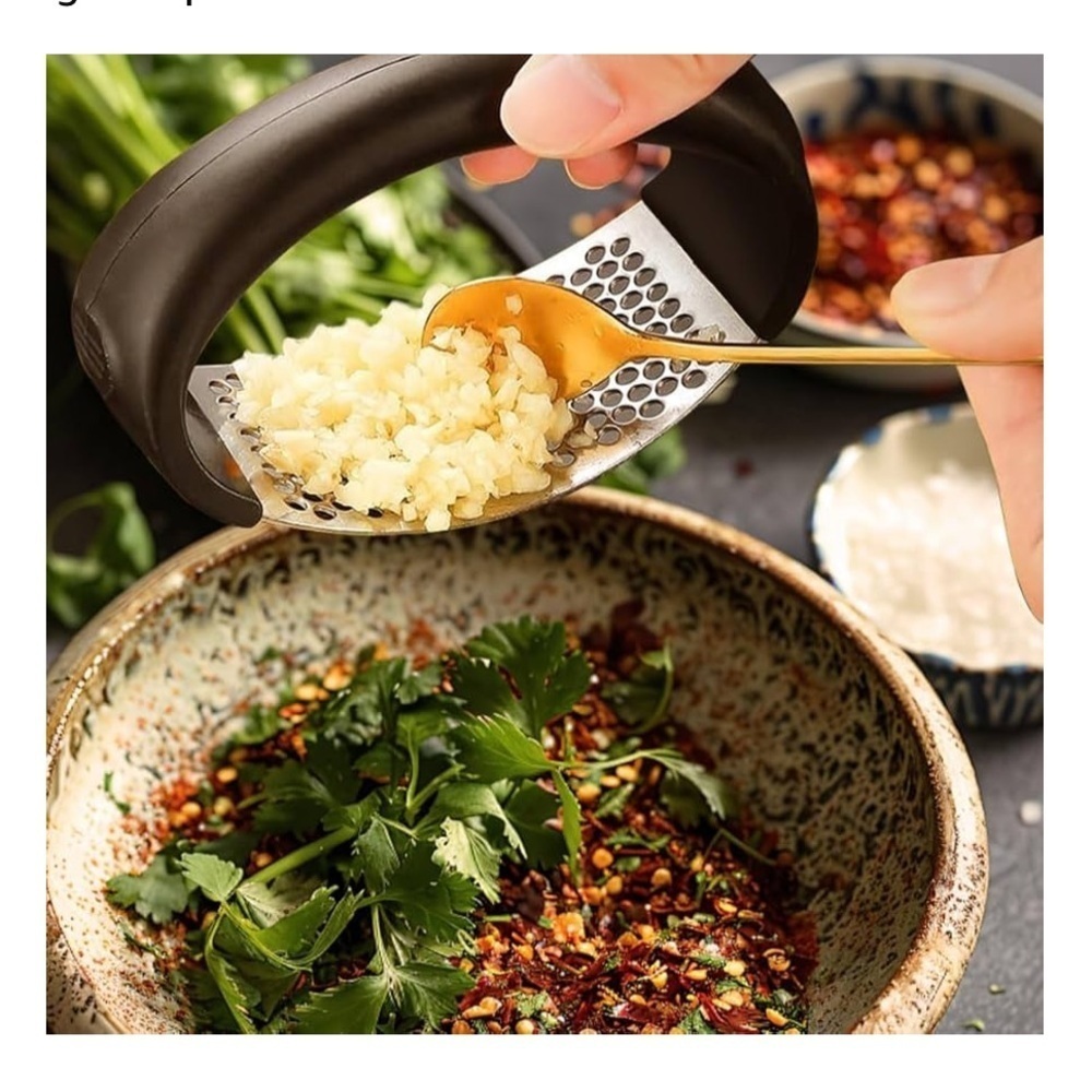 ROLLING GARLIC 🧄 PRESS BRAND NEW EASY TO USE